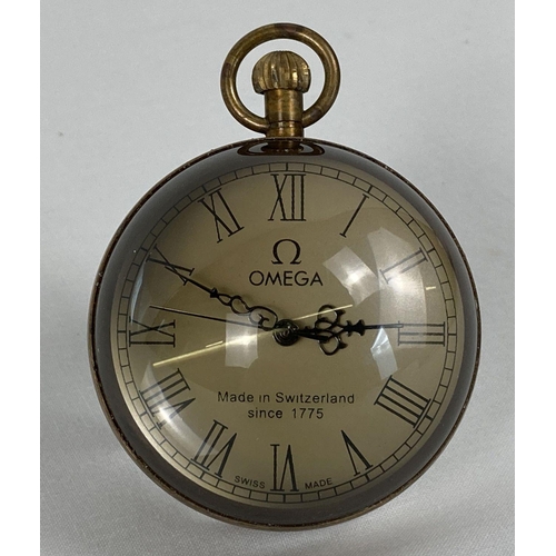 291 - A brass bound, desk top glass ball watch with Roman numeral markers. Top winding, in working order. ... 