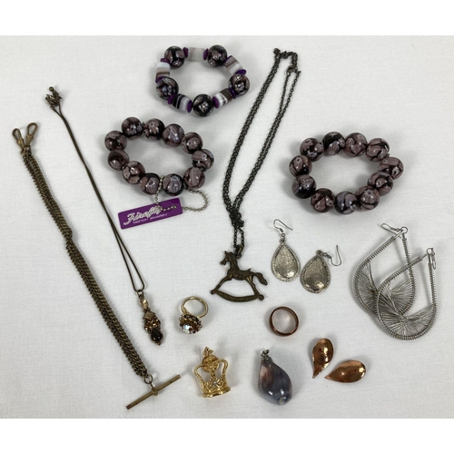 278 - A collection of costume jewellery to include necklaces, earrings and glass bead bracelets.