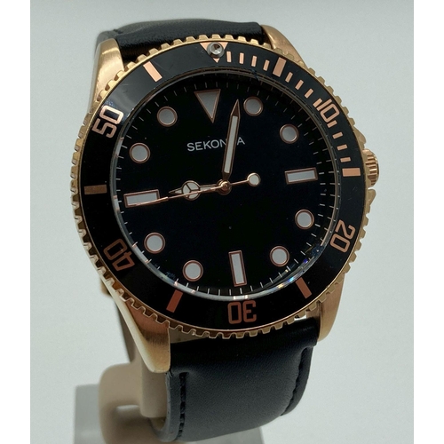 293 - A men's Sekonda divers style watch with rotating bezel in black and rose gold tone finish with black... 