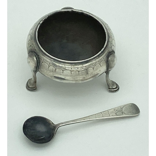 348 - A Victorian silver 3 legged salt with matching spoon, both have engraved pattern detail. Both pieces... 