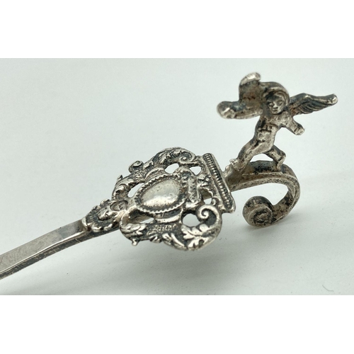 371 - An antique Dutch silver tea caddy spoon with hooked handle. Bowl has scalloped rim and a decorative ... 