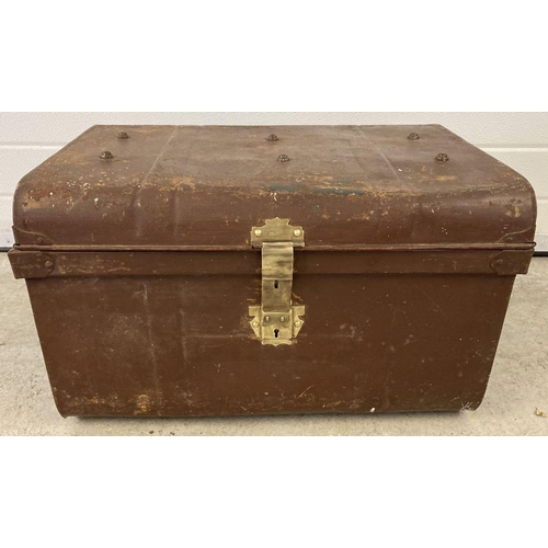 1009 - A Victorian tin trunk with original brass catch and lock and studded detail to lid. Approx. 37 x 60 ... 