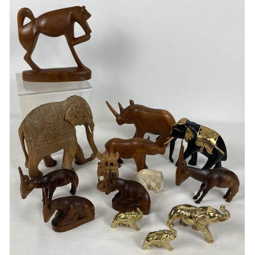 1219 - A collection of mostly wooden vintage animal figures. To include elephants, antelope and rhino.