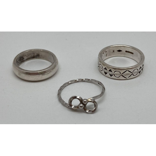 77 - 3 modern design silver rings. A plain band, a band with diamond and circle decoration and a twisted ... 