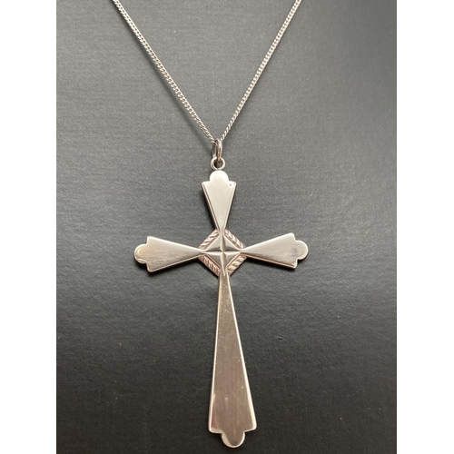 87 - A large vintage silver cross pendant with engraved detail, on an 18