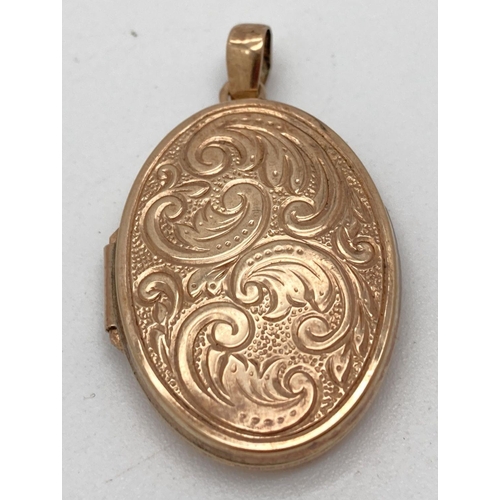 89 - A 9ct gold oval locket with front floral engraved decoration. Approx. 3.5m long including bale. Tota... 