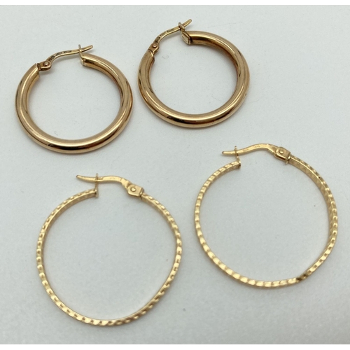 140 - 2 pairs of 9ct gold hoop earrings. A pair with square embossed pattern and a pair of plain hoops. Po... 