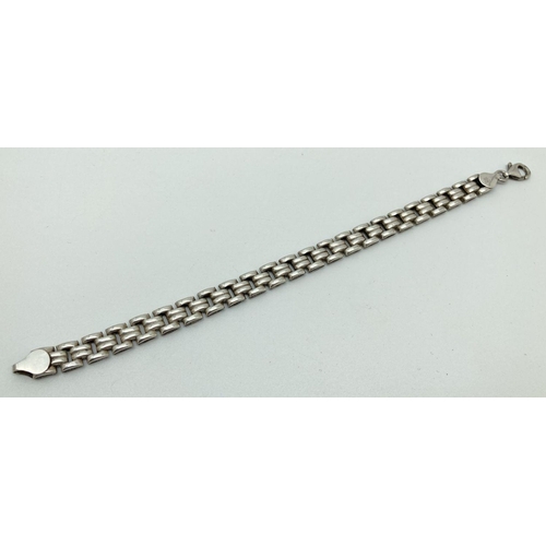 145 - A silver chain link bracelet with lobster style clasp. Silver marks to fixings and clasp. Total weig... 