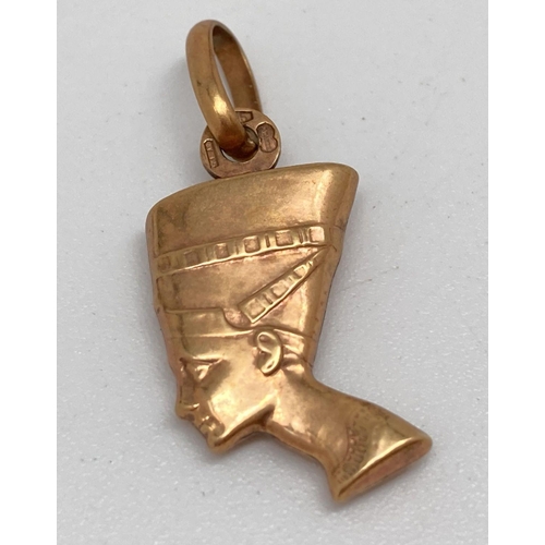 170 - A 9ct yellow gold pendant of Egyptian Queen Nefertiti fully hallmarked to bale ring. On a large oval... 