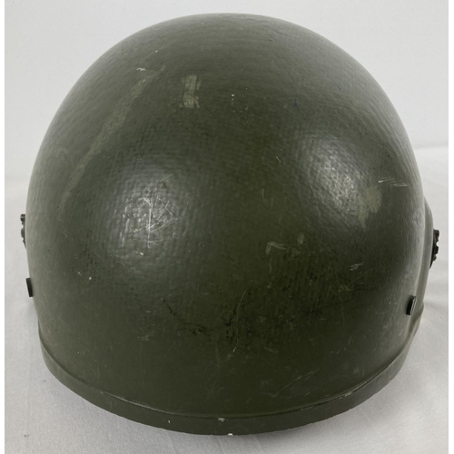 1124 - A British Northern Ireland pattern Combat helmet made of GRP by Thetford Moulded Products Ltd. 1971-... 