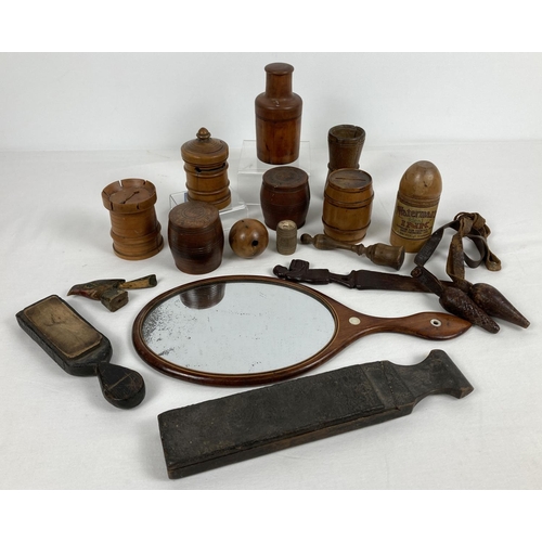 1294 - A box of vintage treen and wooden items. To include barrel shaped money box and trinket boxes, lidde... 