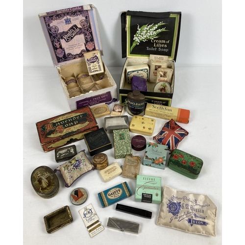 1273 - A collection of vintage soaps and vanity items, some in original boxes and packaging. To include: Kn... 