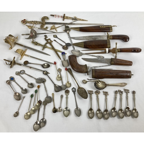 1095 - A quantity of vintage cutlery and collectable items. To include: carving sets in wooden sheaths, let... 