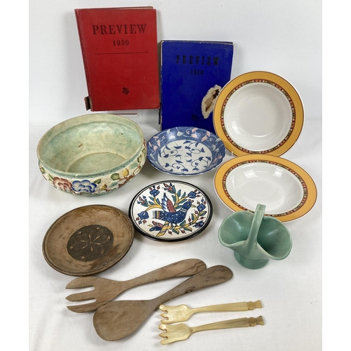 1317 - A box of assorted vintage items to include ceramics, books & wooden items. Lot includes: Woods India... 