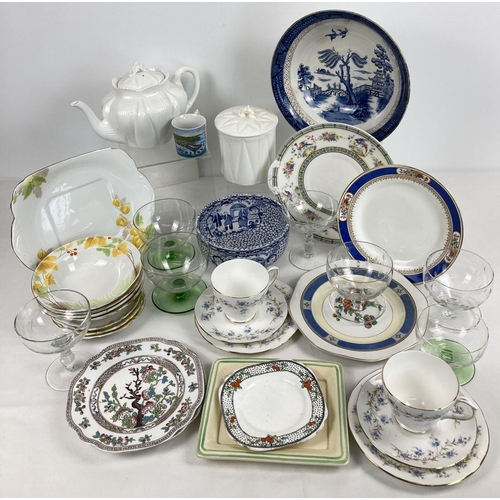 1157 - A collection of vintage ceramics and glassware. To include white Shelley teapot and matching lidded ... 