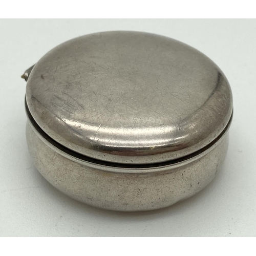 1082 - A small antique silver circular pill box with hinged lid. Hallmarks to inside on both base and lid f... 