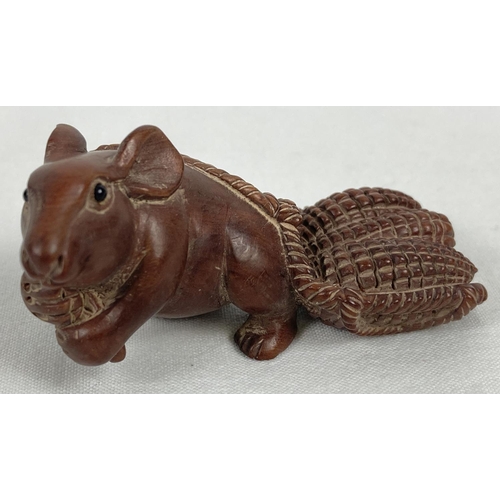 1194 - A carved wooden netsuke modelled as a mouse pulling a basket of ears of corn. Set with small mother ... 