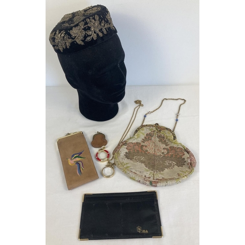 1282 - A small collection of vintage accessories. To include an evening bag with enamel flower, stone and f... 