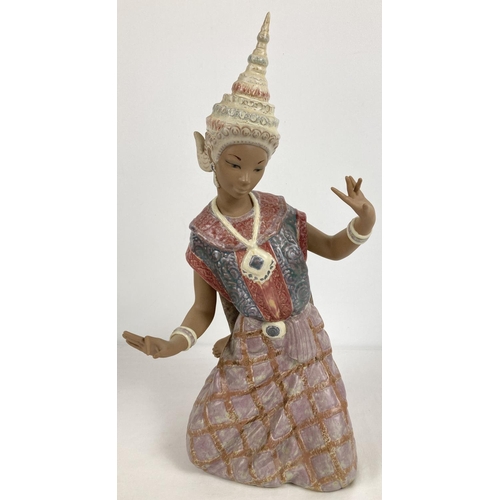 1163 - Retired Lladro gres porcelain Thai Dancer figurine by Vincente Martinez. Produced from 1977 -1999. B... 