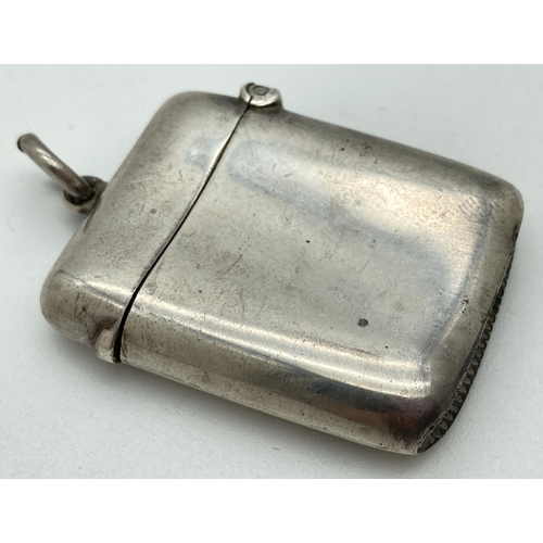 1192 - An Edwardian silver curve backed vesta case hallmarked for G. Loveridge, B'ham 1902. With hanging ba... 