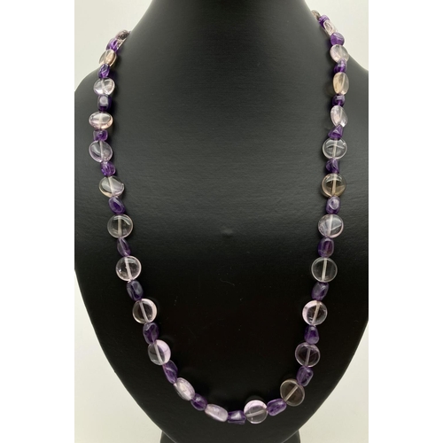 1058 - A dark and pale polished amethyst beaded necklace, approx. 24