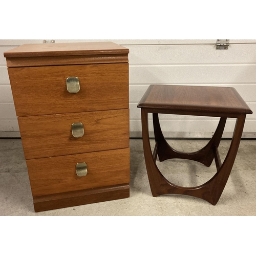 1400 - 2 vintage furniture items. A retro design dark wood side table with curve shaped legs together with ... 