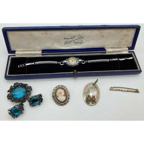 1082 - A collection of assorted vintage costume jewellery. To include 'Miracle' blue glass set brooch and m... 