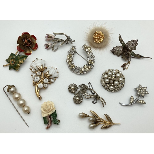 1084 - A collection of 12 vintage costume jewellery brooches. To include: marcasite set, stone set, plastic... 