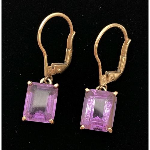 1116 - A pair of 9ct yellow gold drop earrings, set with square cut amethyst stones. Lever back fixings mar... 