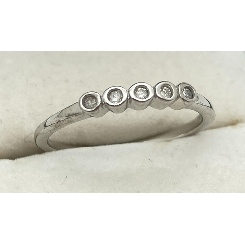 1148 - A 925 silver and diamond ring with 5 bezel set diamonds. complete with jewellery report. Ring size N... 