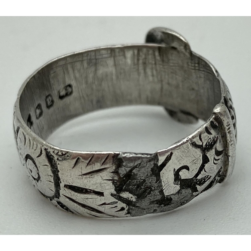 1157 - A Victorian silver buckle ring with engraved detail. Hallmarked inside of band for Birmingham 1898. ... 