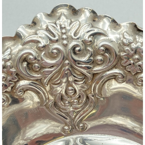 1202 - A late Victorian Fenton Brothers silver bon bon dish with decorative scalloped rim. Fully hallmarked... 