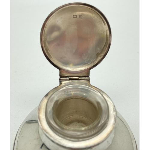 1203 - An early 20th century silver capstan inkwell with clear glass liner. Fully hallmarked for Birmingham... 