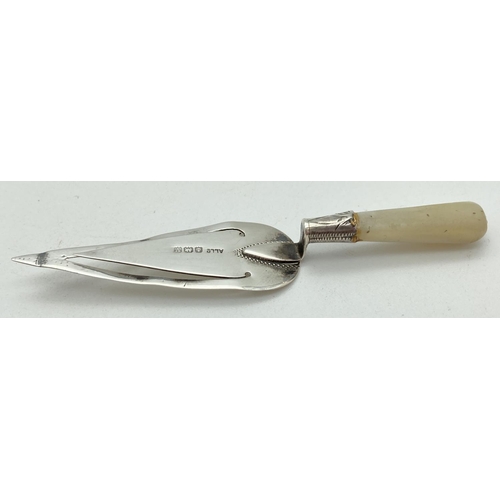 1211 - A vintage silver bookmark in the form of a trowel, with mother of pearl handle. Blade fully hallmark... 