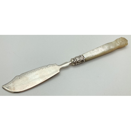 1212 - An early Victorian silver butter knife with mother of pearl handle. With decorative silver mount and... 