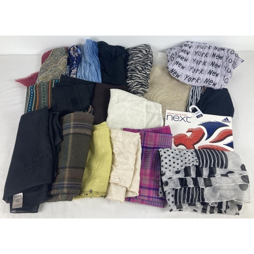 12 - A quantity of 18 modern scarves & pashmina's in various styles & designs.