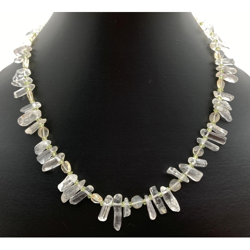 1038 - A spikey rock crystal, peridot and citrine necklace with gold tone T bar fixing. Approx. 16