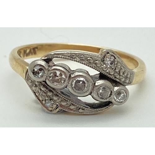 1001 - An Edwardian 18ct gold, platinum set diamond ring with 5 central round cut stones. In an open twist ...