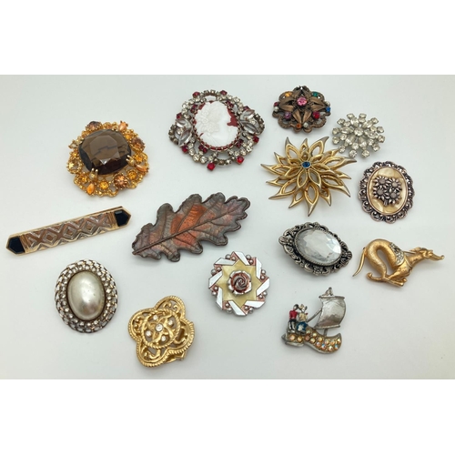 1083 - A collection of assorted vintage brooches and scarf clips. To include stone set examples.