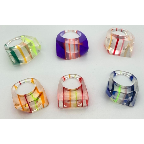 1085 - 6 vintage chunky coloured lucite rings, in varying sizes and colours.