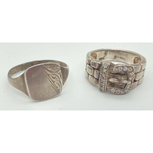 1091 - 2 men's vintage silver rings. A clear stone set buckle ring, marked 925 to inner band (ring size R),... 