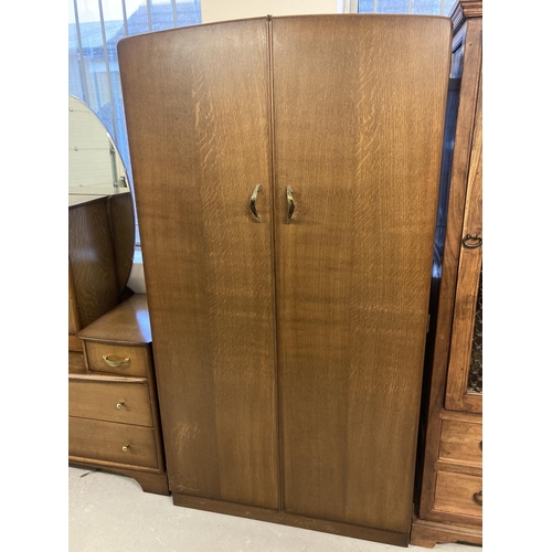 1418 - A 4 piece 1960's oak veneered bedroom suite by Austinsuite, Austin Leyton Ltd. London. Comprising. D... 