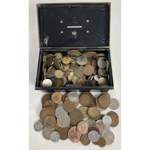 1218 - A small vintage metal cash tin with carry handle, containing a collection of vintage British and for... 