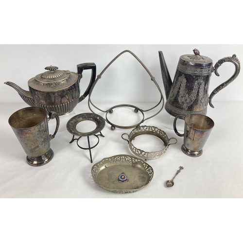 1233 - A small quantity of assorted vintage silver plated items to include Gaskell & Chambers Ltd 'Dalex' ½... 