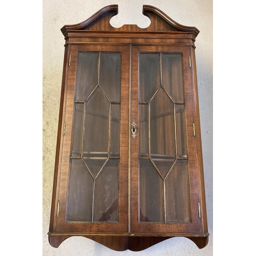 1433 - A vintage mahogany wall hanging corner cupboard with glazed panelled doors. Complete with 2 interior... 