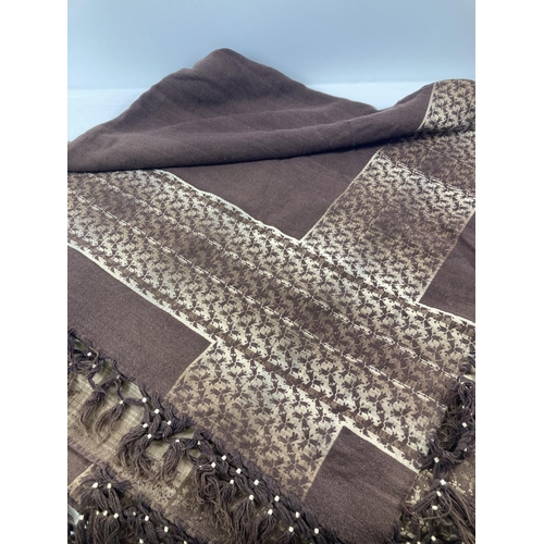 1350 - A 20th century brown and beige hand woven throw with tasselled edge.