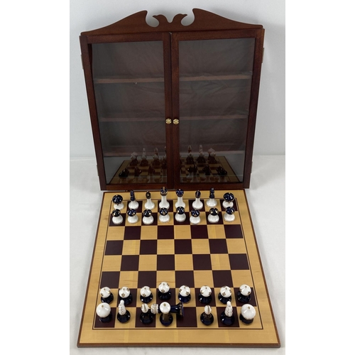 1278 - The Golden Romanov chess set - a Limited Edition Mayfair Edition Ltd ceramic collectors set. Complet... 