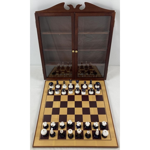 1278 - The Golden Romanov chess set - a Limited Edition Mayfair Edition Ltd ceramic collectors set. Complet... 