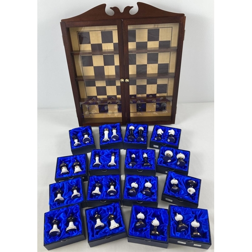 1278 - The Golden Romanov chess set - a Limited Edition Mayfair Edition Ltd ceramic collectors set. Complet... 