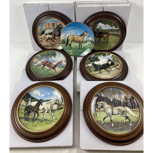 1285 - 7 boxed limited edition collectors plates featuring horses. 6 by Spode - include wooden mounts. From... 